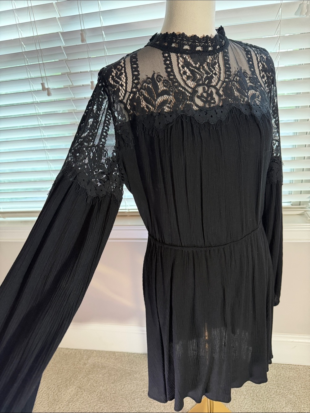 American Rag black top with white brand tag - Picture 3 of 5